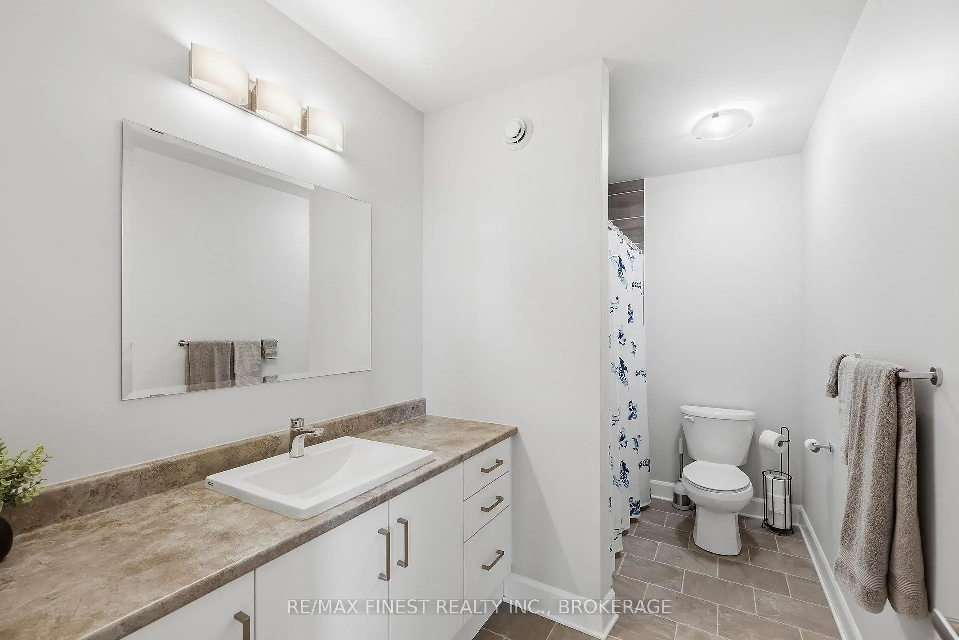 Photo 24 of 1553 Davenport Crescent, Kingston, City Northwest — HOMEH