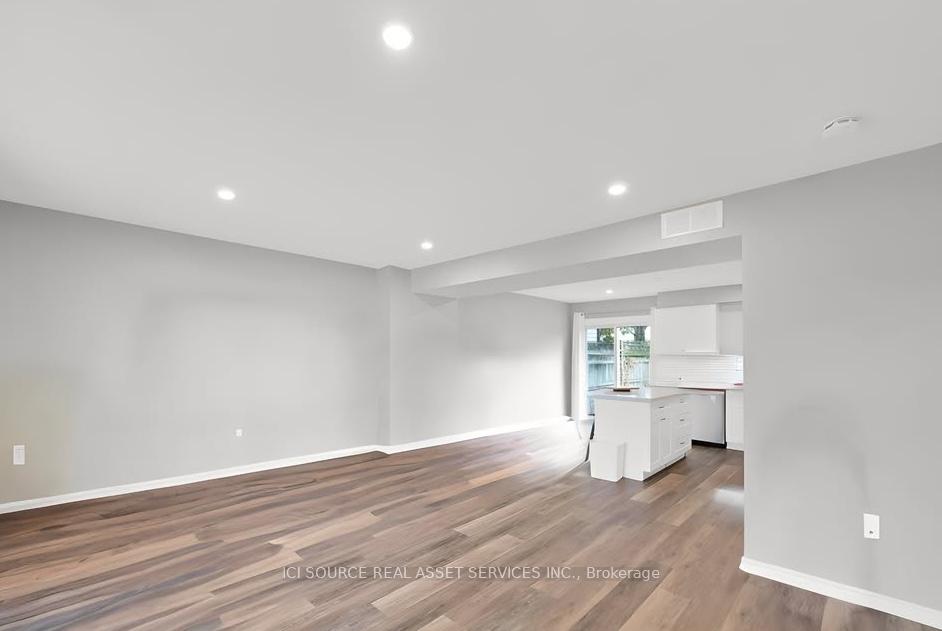 Photo 4 of 10 Gibsons Place, St. Catharines, Downtown — HOMEH