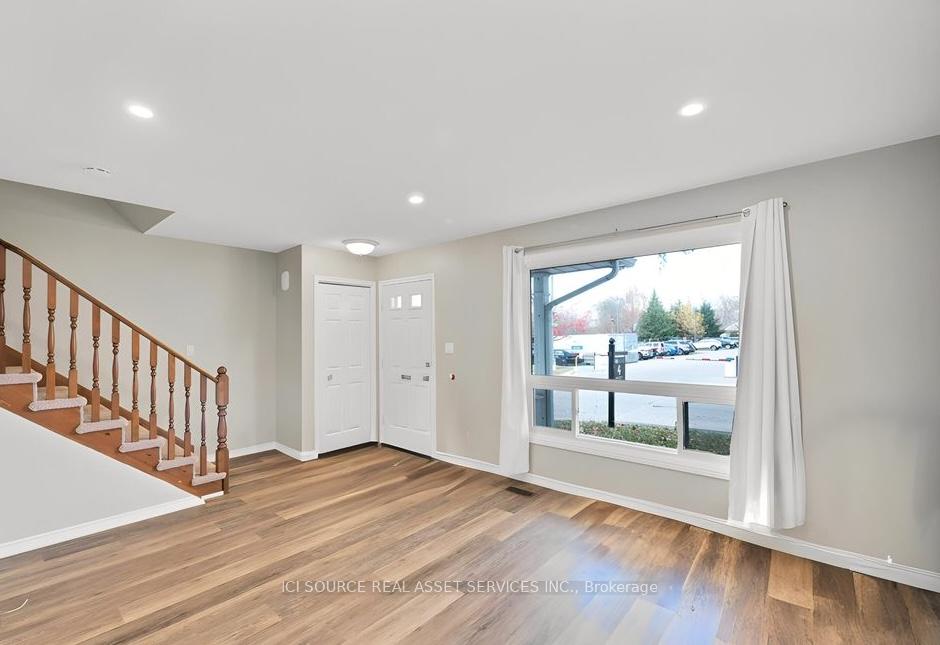 Photo 6 of 10 Gibsons Place, St. Catharines, Downtown — HOMEH