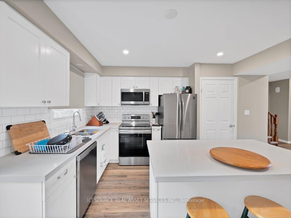 Photo 8 of 10 Gibsons Place, St. Catharines, Downtown — HOMEH