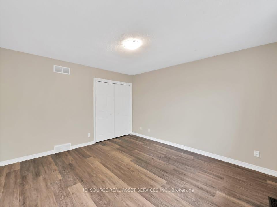 Photo 9 of 10 Gibsons Place, St. Catharines, Downtown — HOMEH