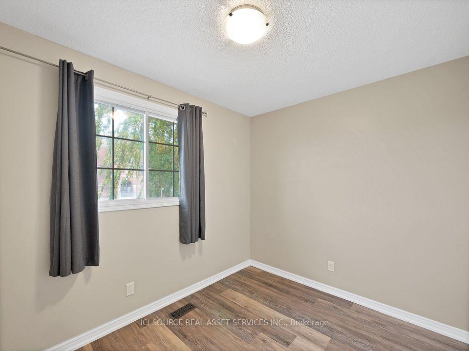 Photo 15 of 10 Gibsons Place, St. Catharines, Downtown — HOMEH