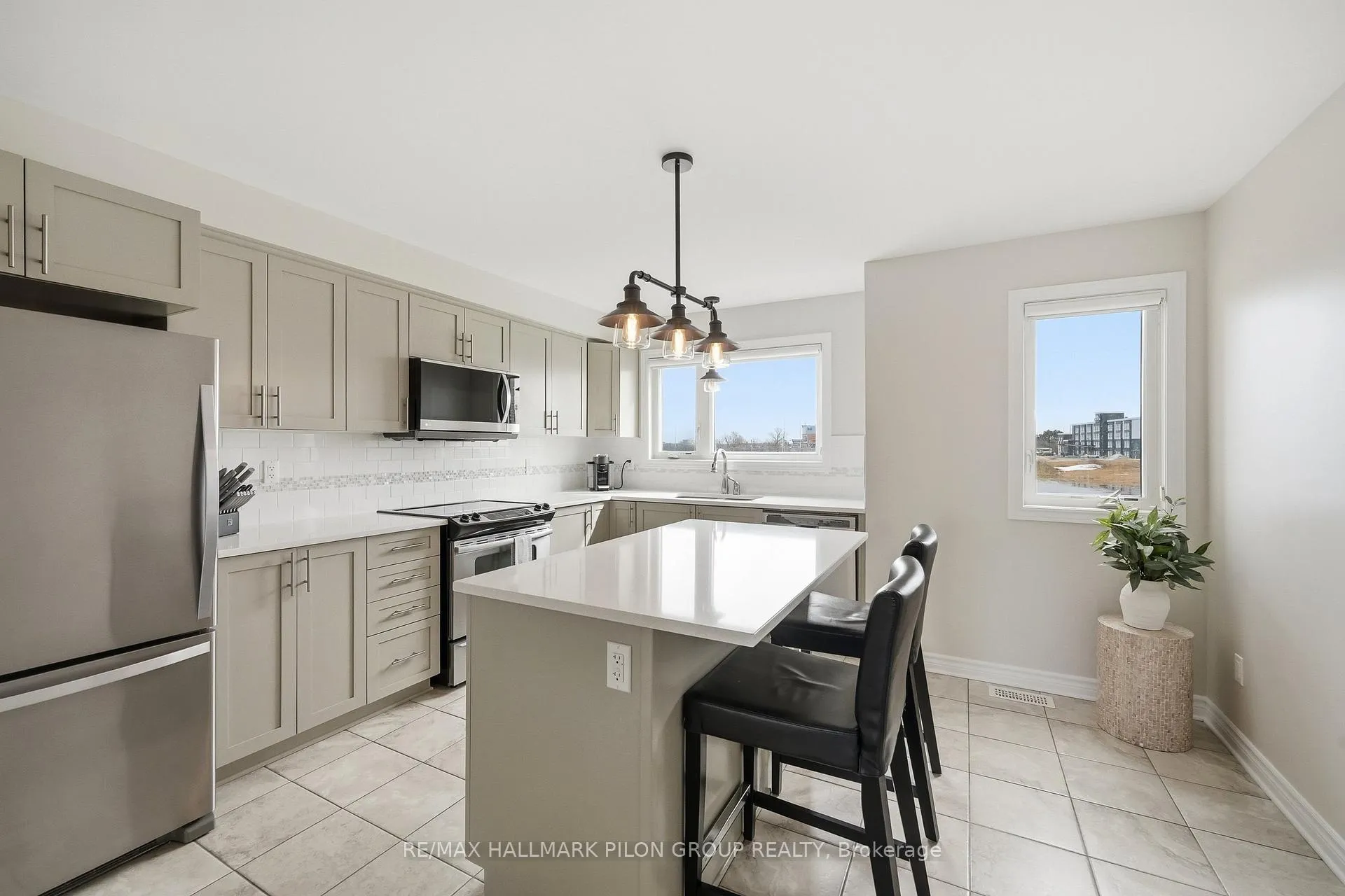 Photo 6 of 528 Silvertip Lane, Ottawa, Kanata - Kanata Lakes/Heritage Hills — HOMEH