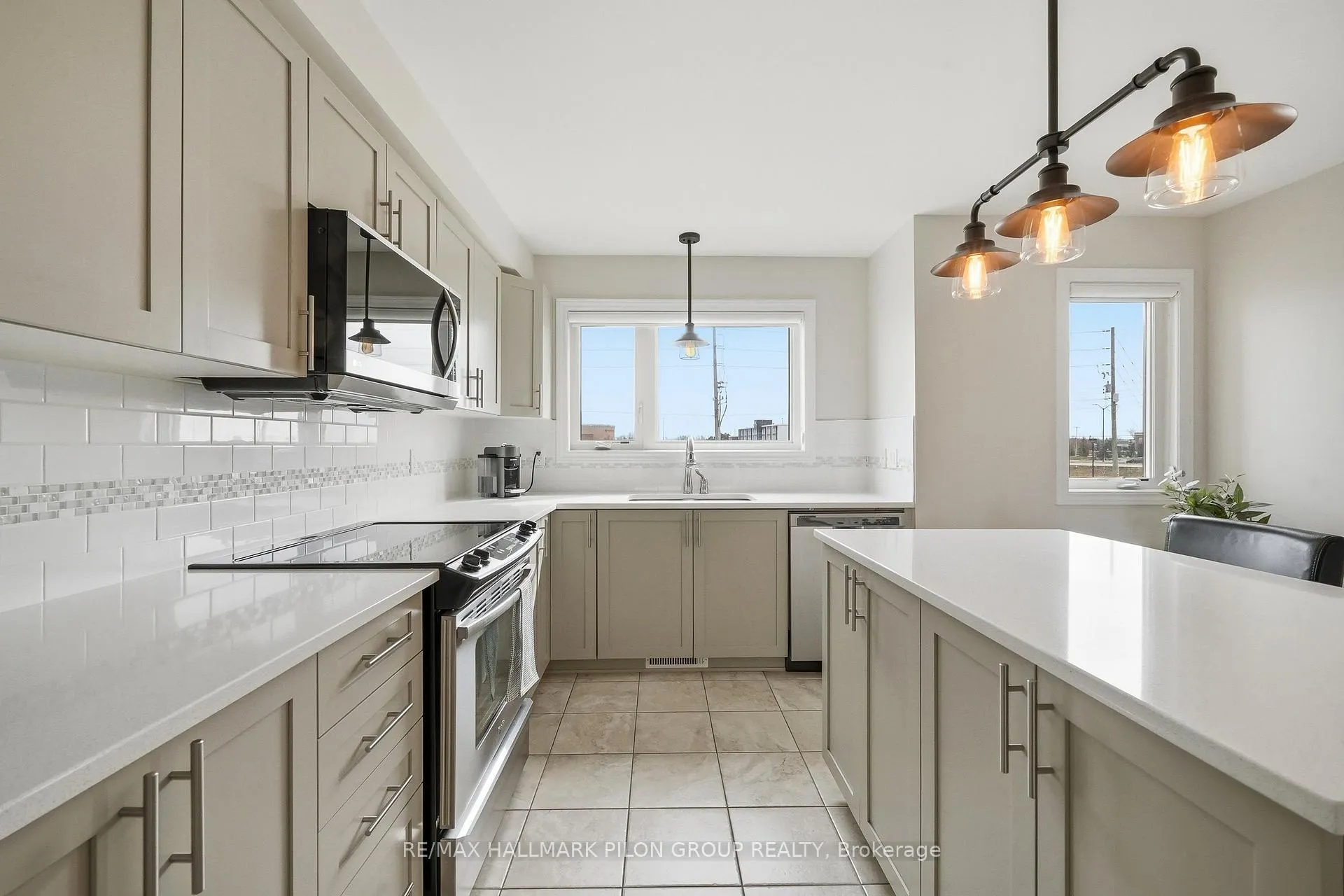 Photo 7 of 528 Silvertip Lane, Ottawa, Kanata - Kanata Lakes/Heritage Hills — HOMEH