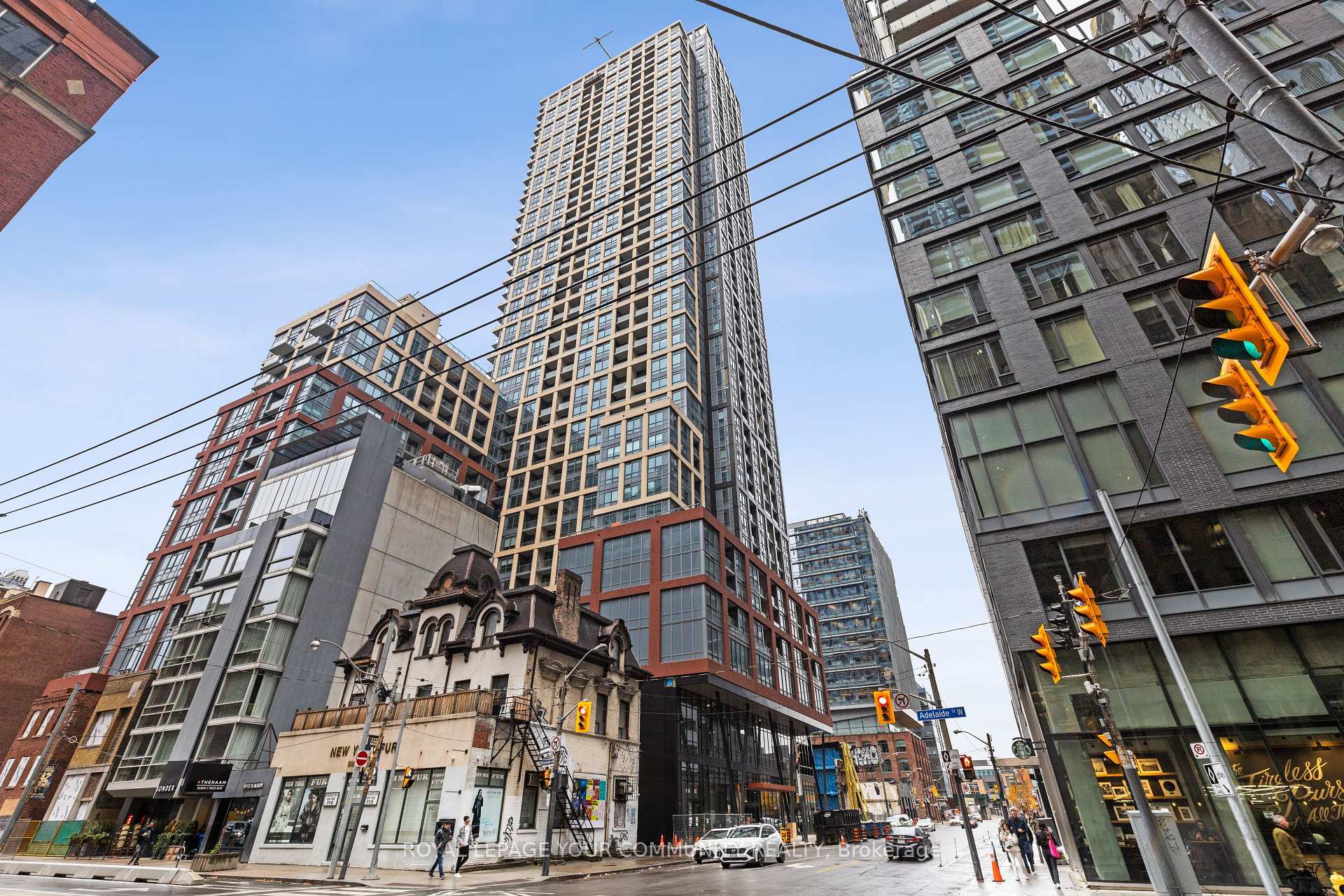 Front of Unit 1625, 108 Peter St Street