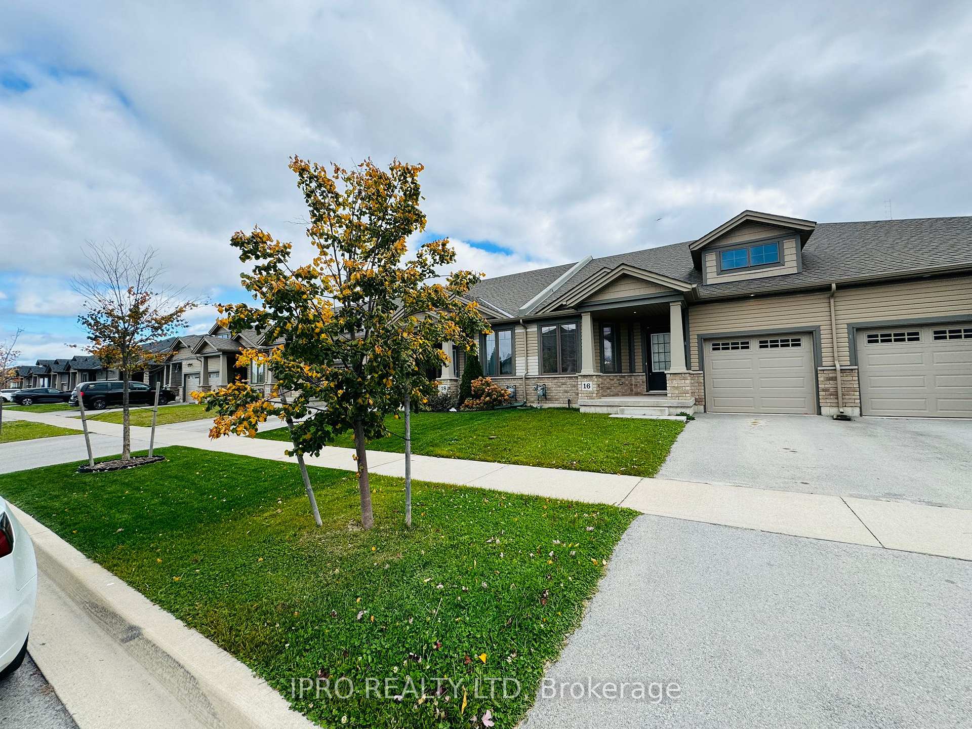 Photo 2 of 16 Ellis Avenue, St. Catharines, Oakdale — HOMEH