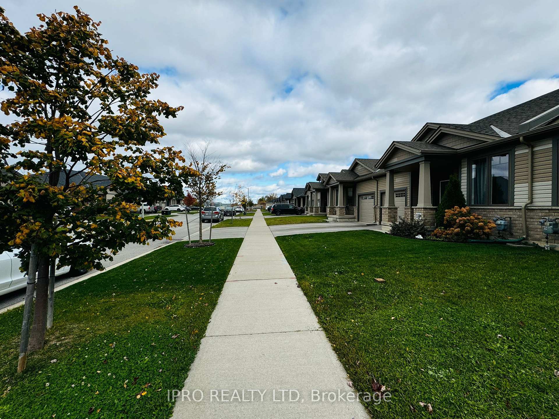 Photo 3 of 16 Ellis Avenue, St. Catharines, Oakdale — HOMEH