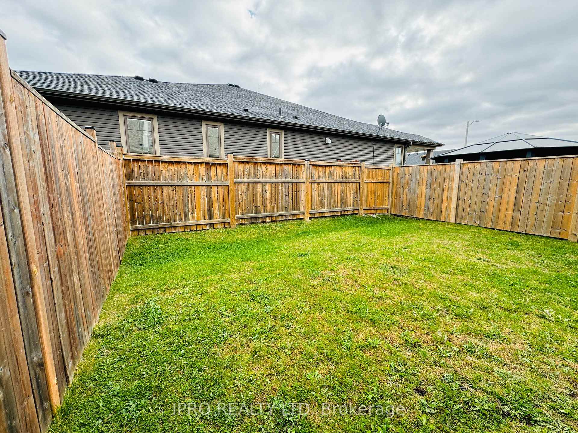 Photo 18 of 16 Ellis Avenue, St. Catharines, Oakdale — HOMEH