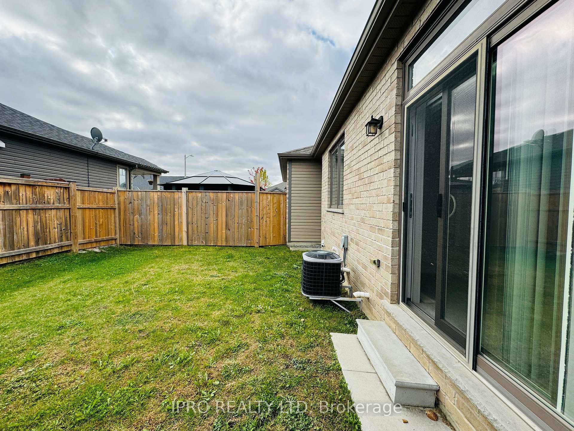 Photo 23 of 16 Ellis Avenue, St. Catharines, Oakdale — HOMEH