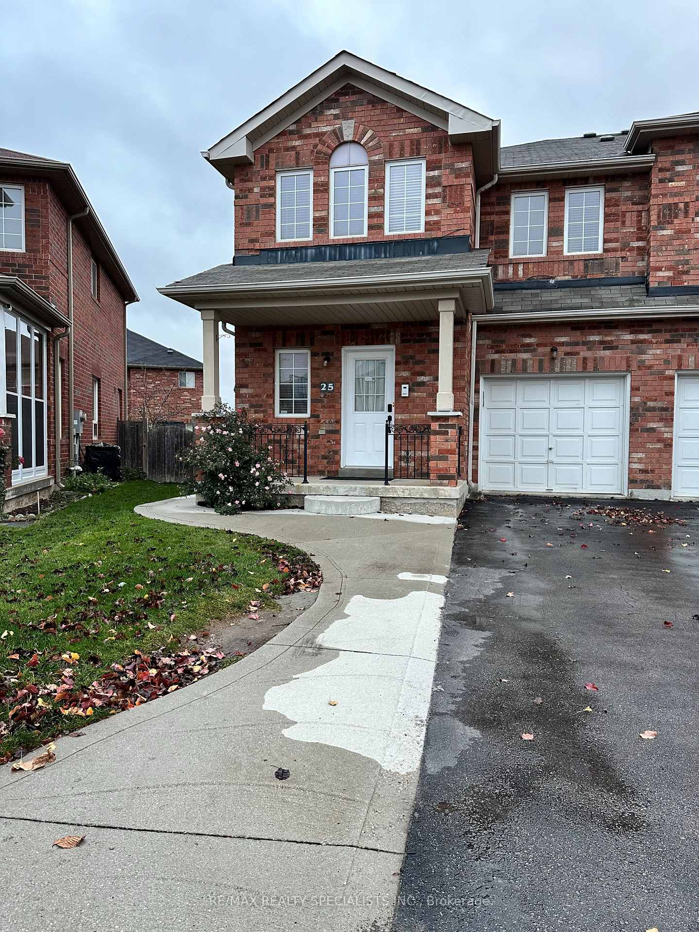 Front of 25 Commodore Drive