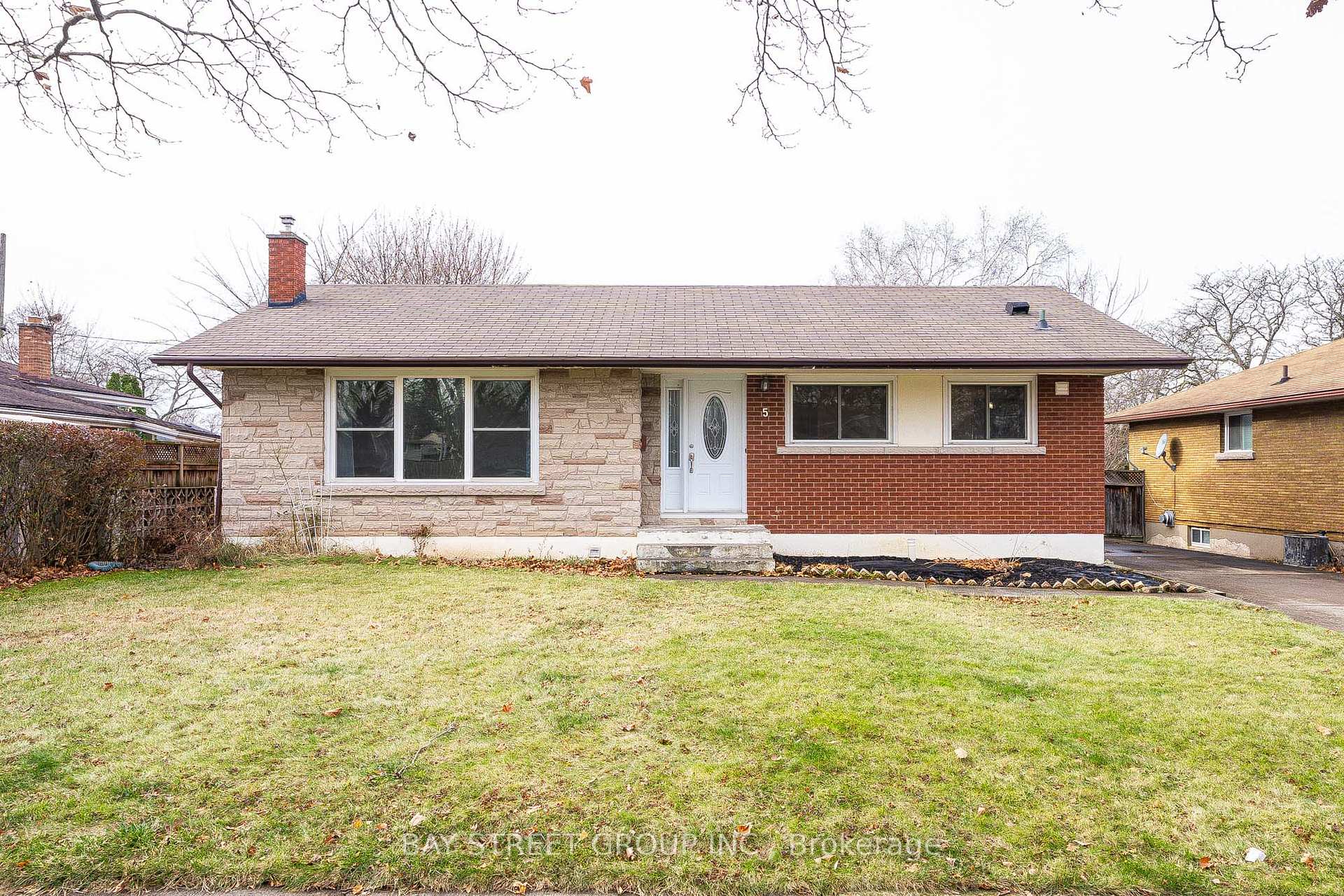 Photo 2 of Unit main, 5 Clearview Heights, St. Catharines, Burleigh Hill — HOMEH