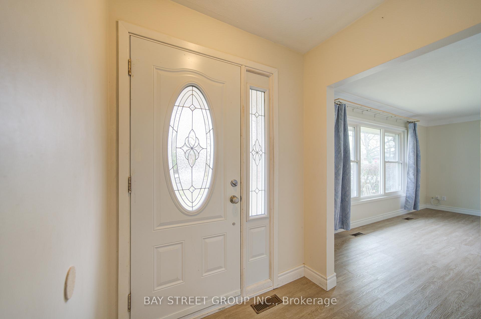 Photo 3 of Unit main, 5 Clearview Heights, St. Catharines, Burleigh Hill — HOMEH