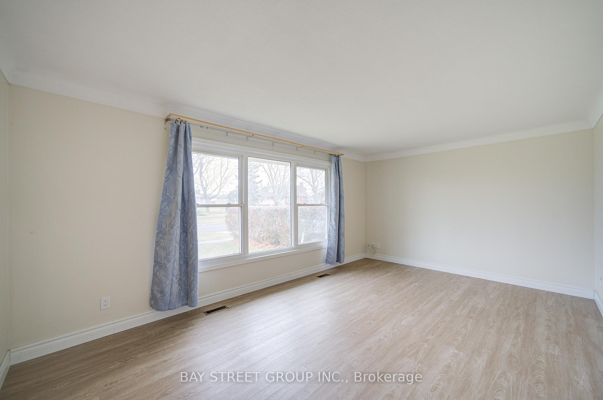 Photo 5 of Unit main, 5 Clearview Heights, St. Catharines, Burleigh Hill — HOMEH