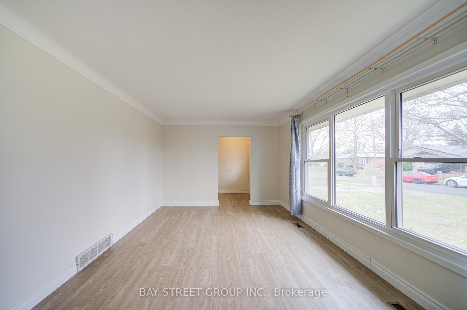 Photo 6 of Unit main, 5 Clearview Heights, St. Catharines, Burleigh Hill — HOMEH