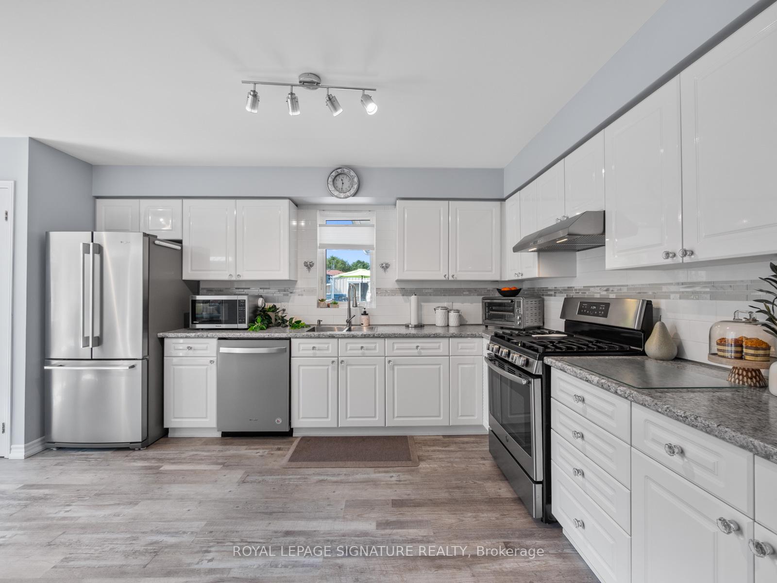 Photo 13 of 33 Steelhead Lane, Clarington, Newcastle — HOMEH