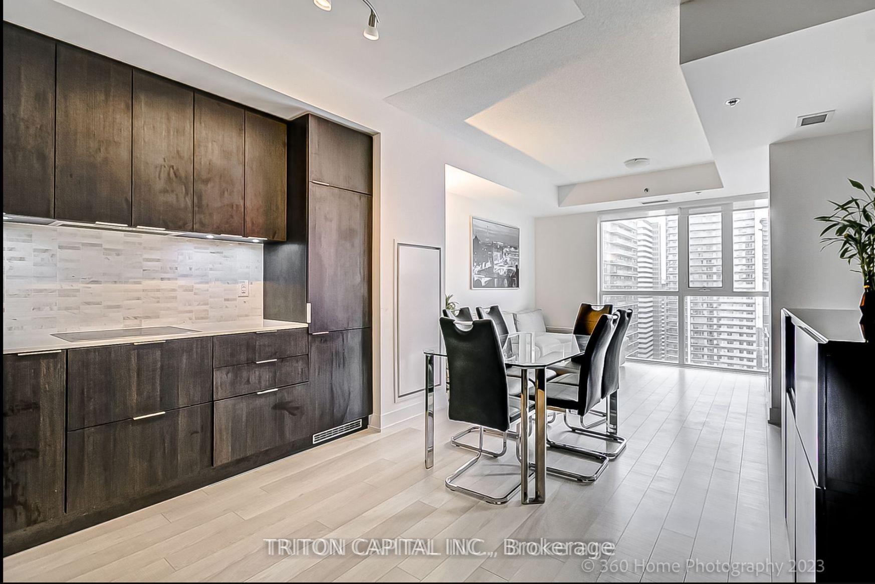 Front of Unit 3407, 318 Richmond Street W
