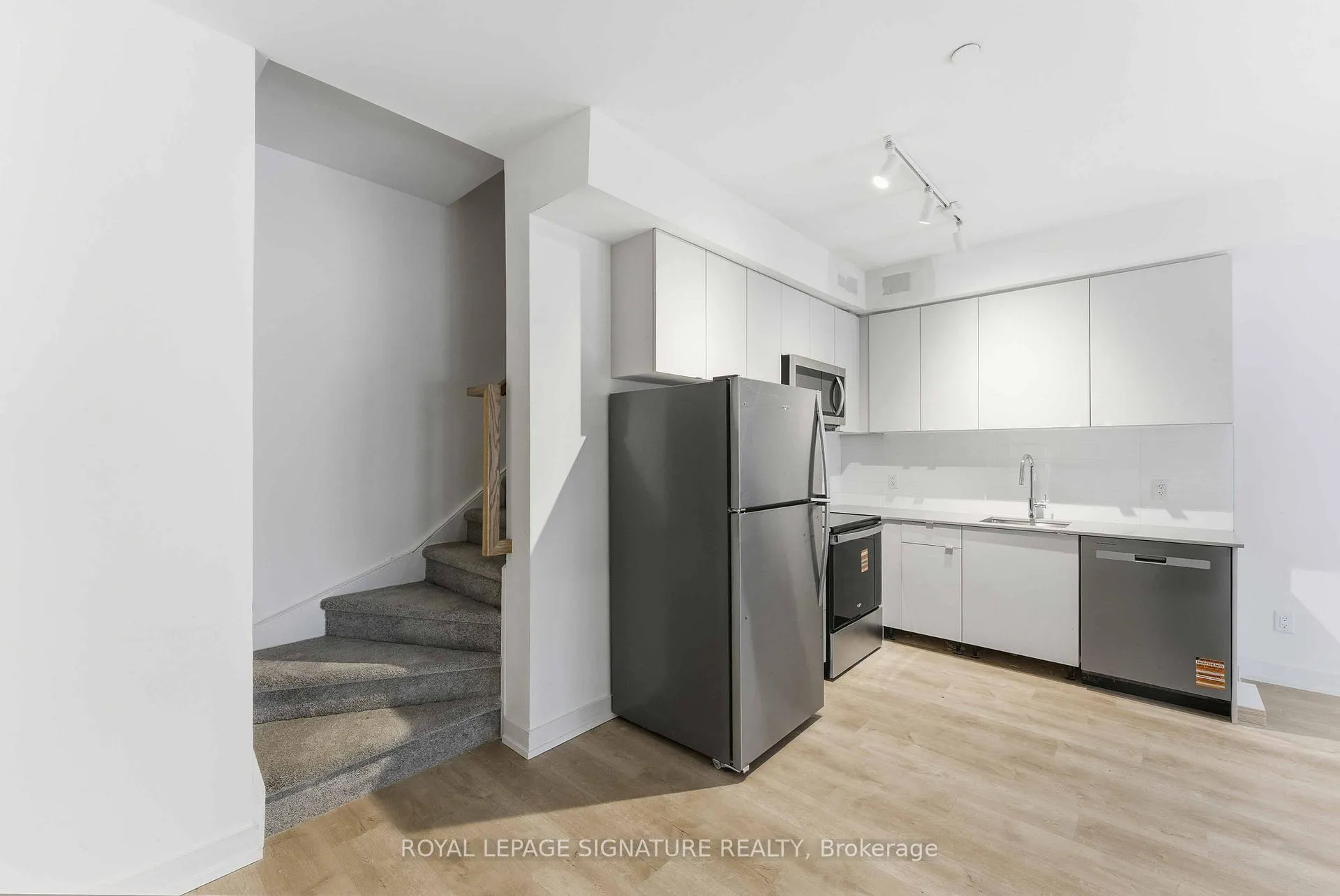 Photo 8 of Unit 309A, 16 Melbourne Avenue, St. Catharines, E. Chester — HOMEH