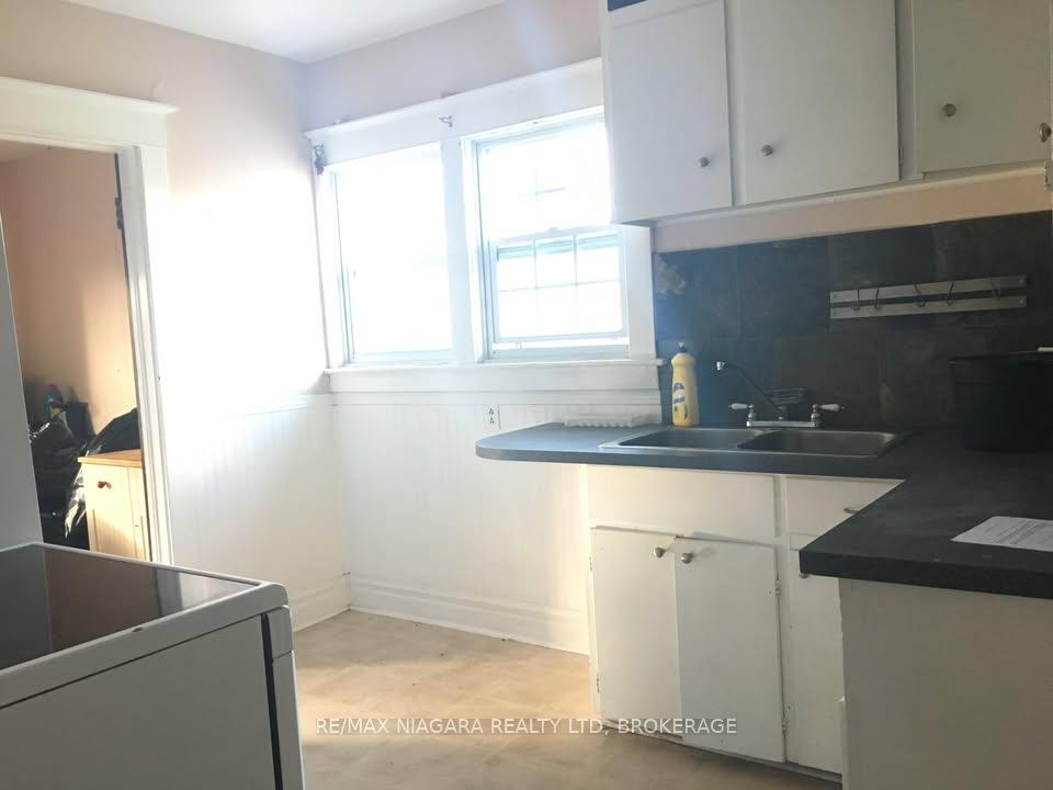 Photo 13 of Unit 2, 6 Albert Street, St. Catharines, Downtown — HOMEH