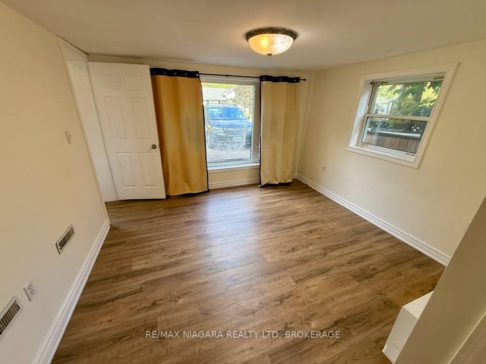 Photo 3 of 20 Marlene Drive, St. Catharines, Glendale/Glenridge — HOMEH