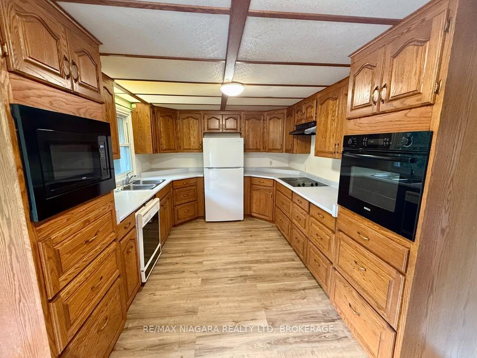 Photo 12 of 20 Marlene Drive, St. Catharines, Glendale/Glenridge — HOMEH