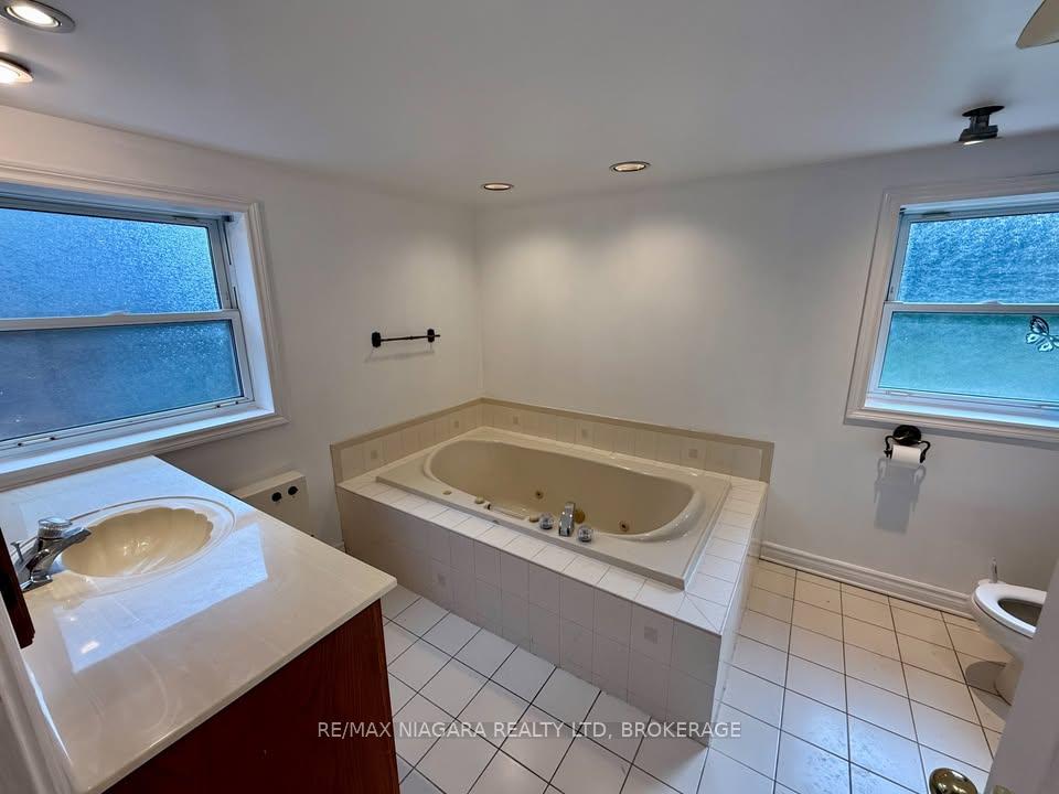 Photo 28 of 20 Marlene Drive, St. Catharines, Glendale/Glenridge — HOMEH