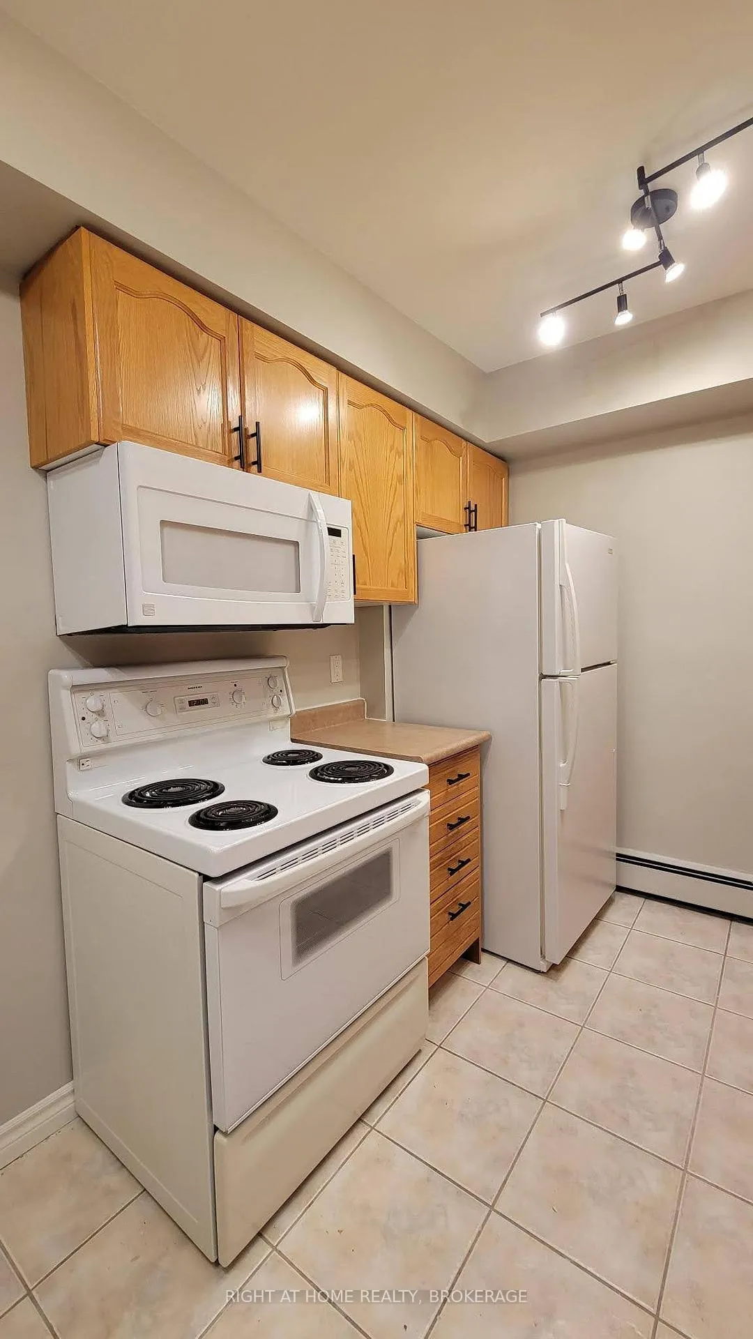 Photo 1 of Unit 606, 30 Summit Avenue, Hamilton, Eastmount — HOMEH