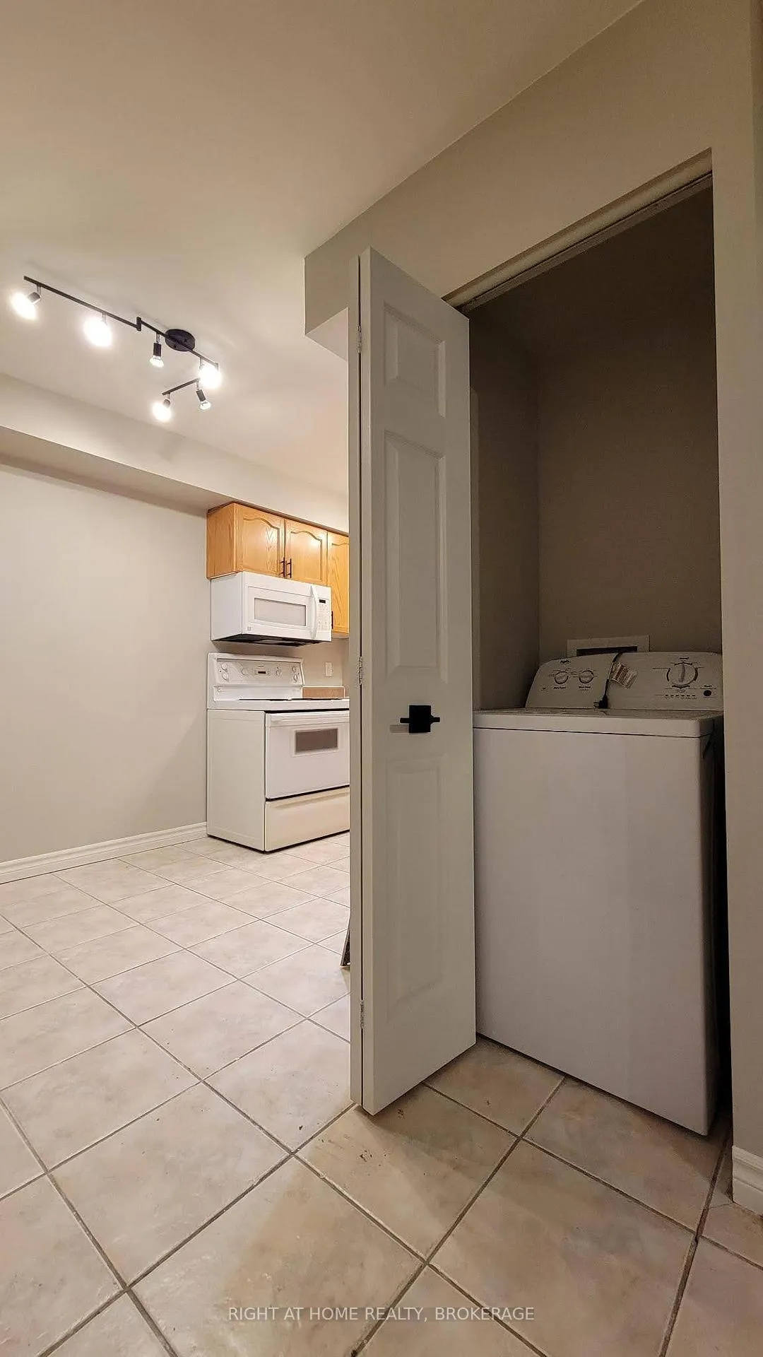 Photo 4 of Unit 606, 30 Summit Avenue, Hamilton, Eastmount — HOMEH