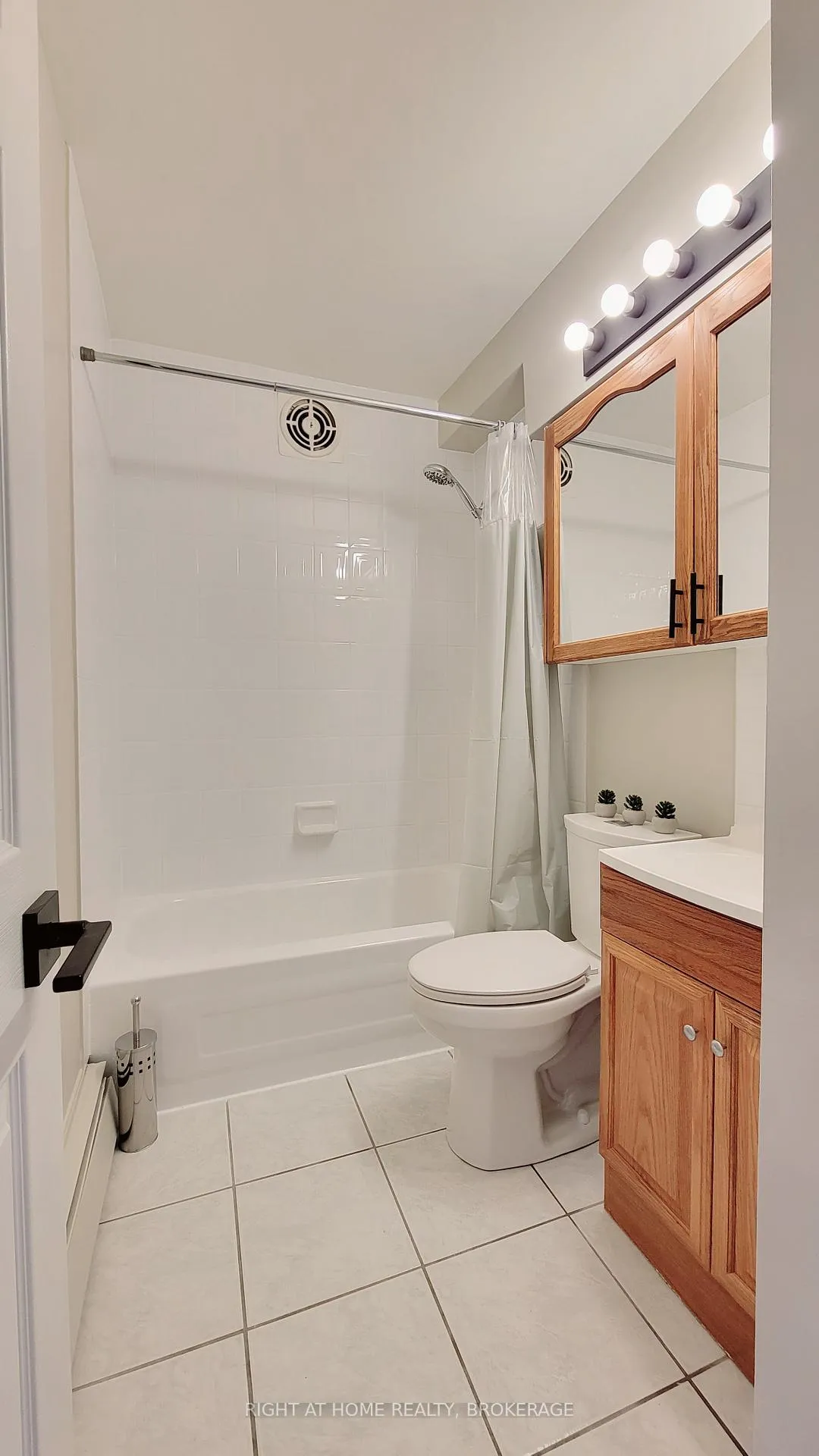 Photo 8 of Unit 606, 30 Summit Avenue, Hamilton, Eastmount — HOMEH