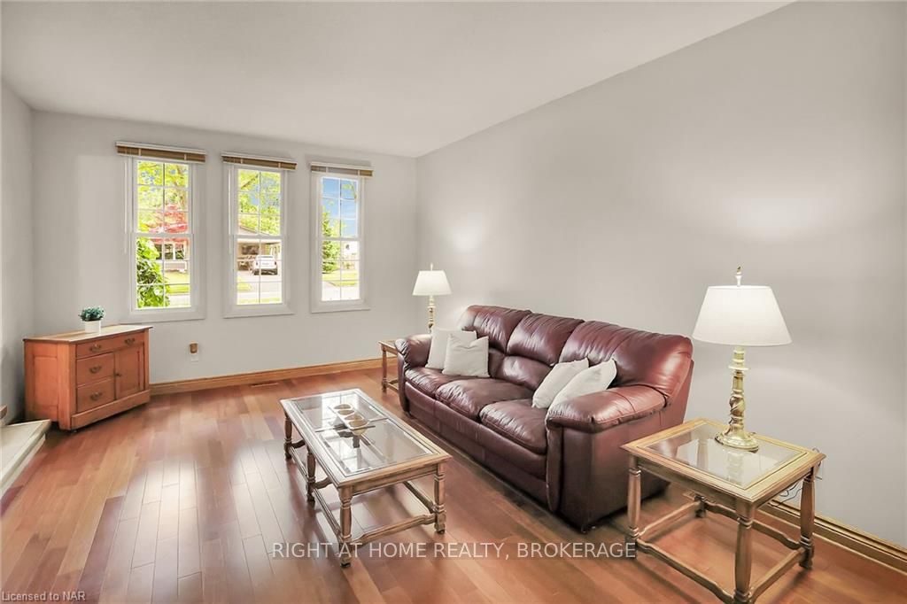 Photo 4 of 55 Aquadale Drive, St. Catharines, Lakeshore — HOMEH