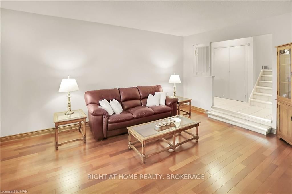 Photo 5 of 55 Aquadale Drive, St. Catharines, Lakeshore — HOMEH