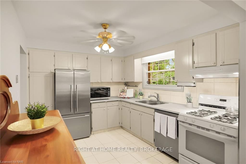 Photo 8 of 55 Aquadale Drive, St. Catharines, Lakeshore — HOMEH