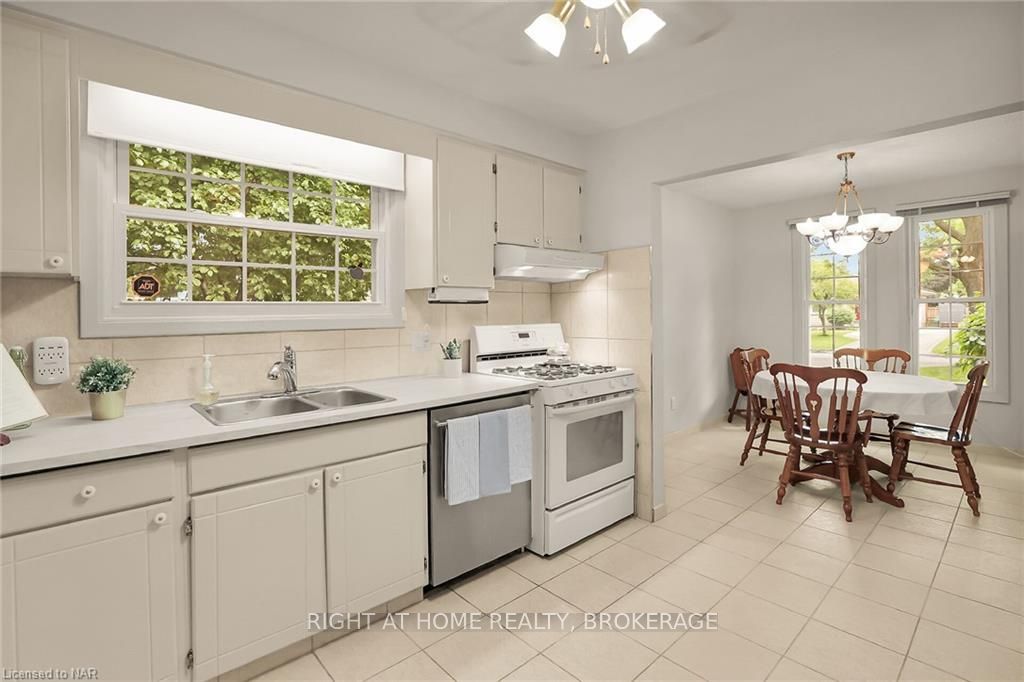 Photo 9 of 55 Aquadale Drive, St. Catharines, Lakeshore — HOMEH