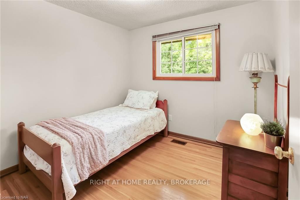 Photo 13 of 55 Aquadale Drive, St. Catharines, Lakeshore — HOMEH