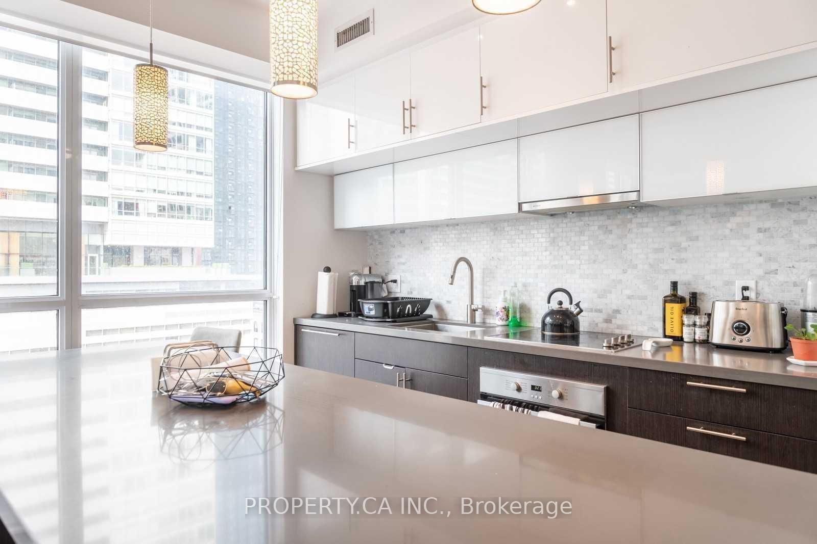 Photo 2 of Unit 911, 8 Mercer Street, Toronto, Waterfront Communities — HOMEH