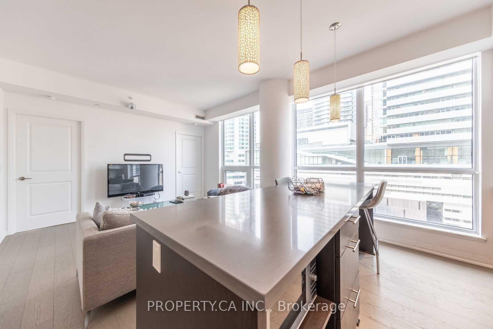 Photo 4 of Unit 911, 8 Mercer Street, Toronto, Waterfront Communities — HOMEH