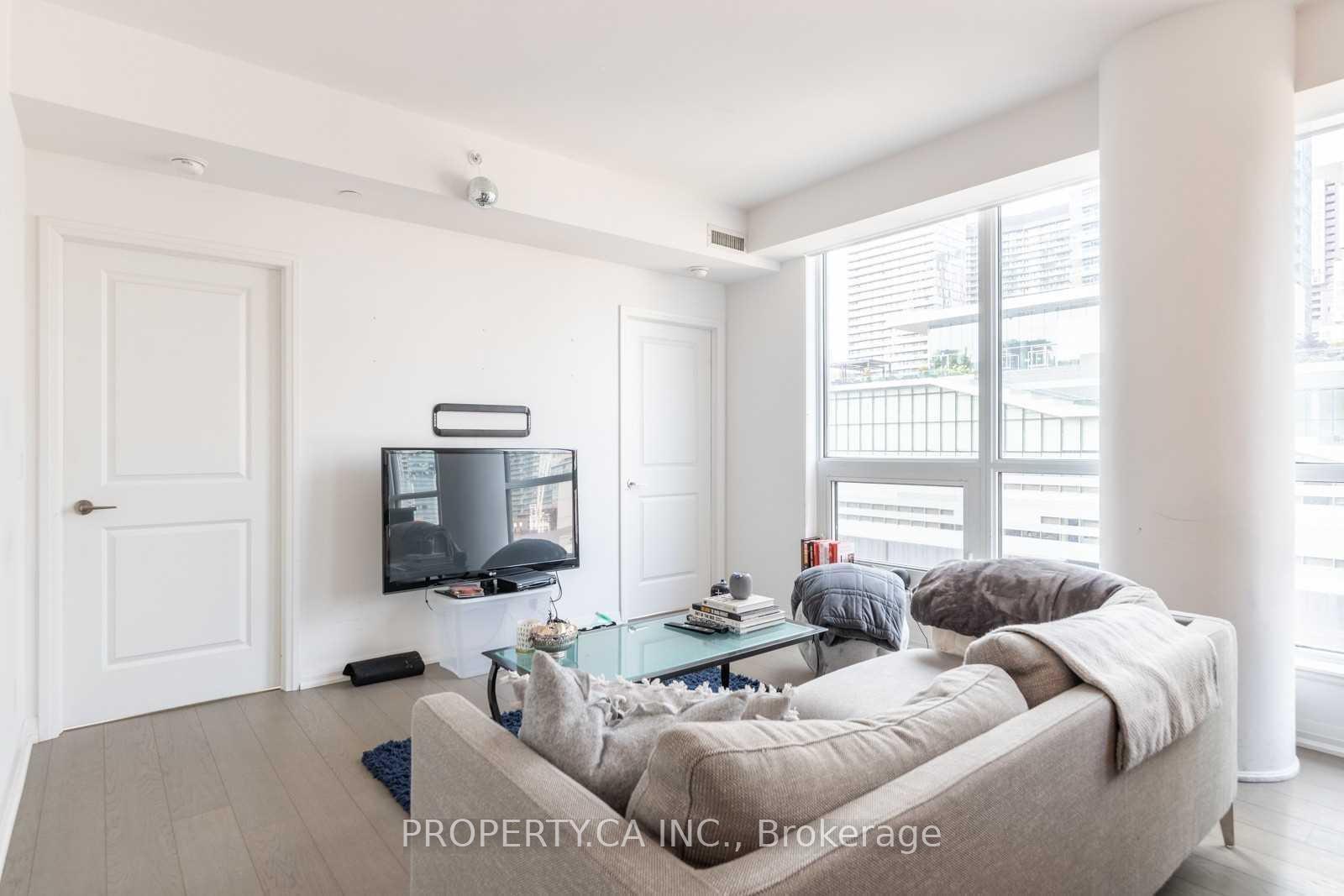 Photo 5 of Unit 911, 8 Mercer Street, Toronto, Waterfront Communities — HOMEH