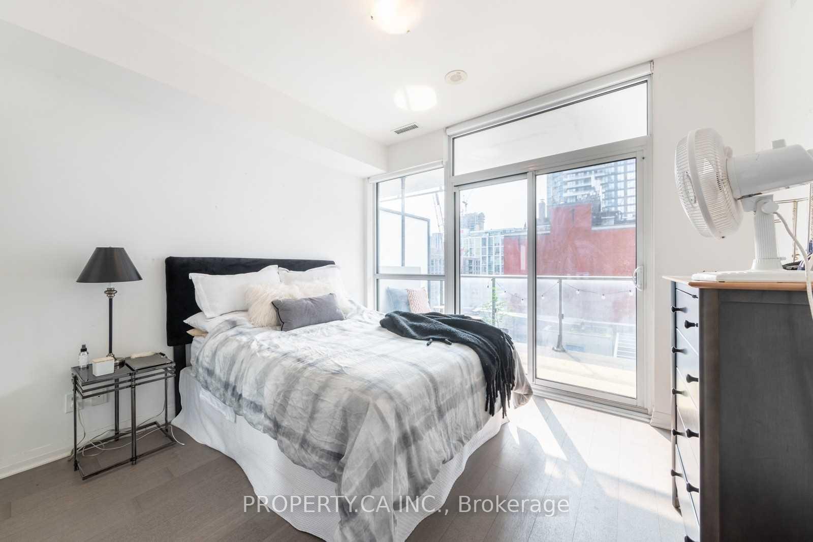 Photo 9 of Unit 911, 8 Mercer Street, Toronto, Waterfront Communities — HOMEH