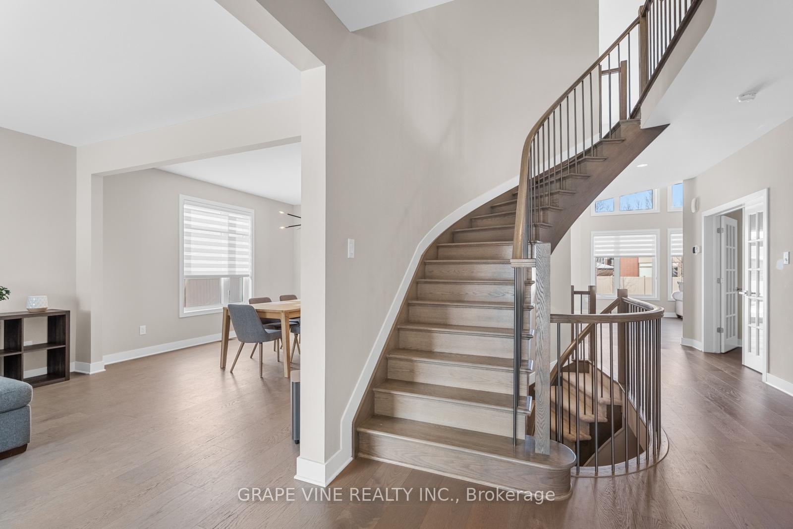 Photo 4 of 721 Carnelian Crescent, Ottawa, Riverside South/Gloucester Glen — HOMEH