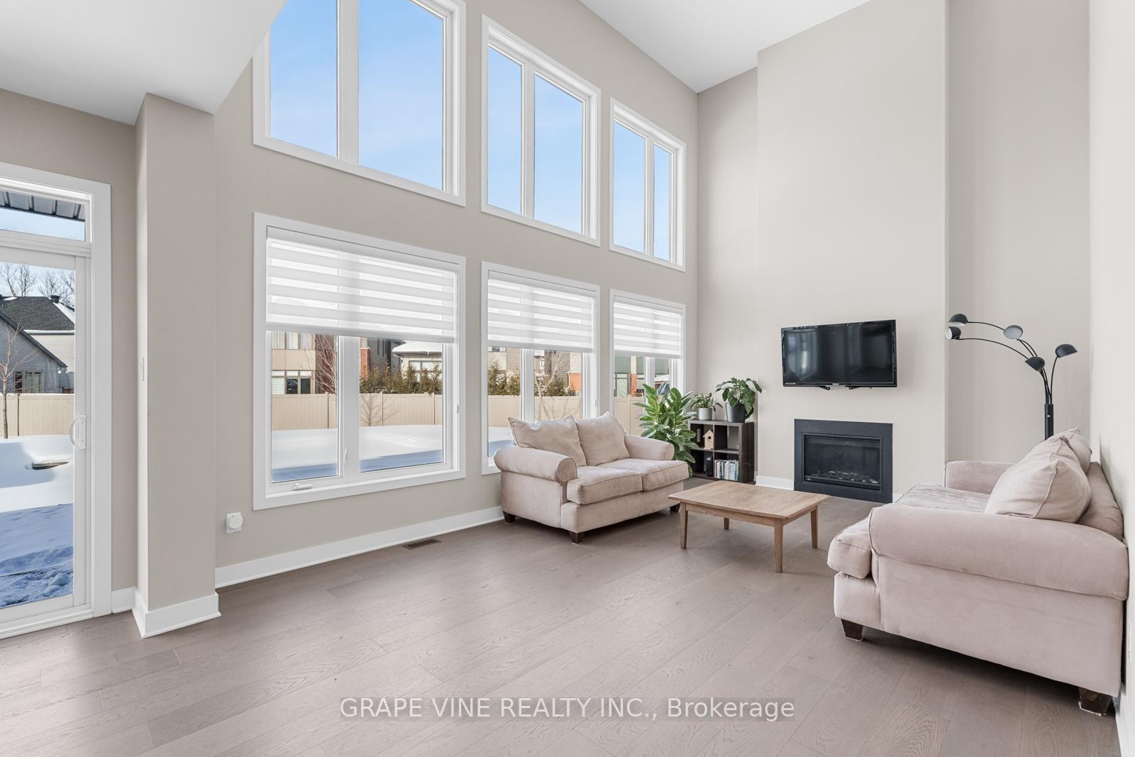 Photo 8 of 721 Carnelian Crescent, Ottawa, Riverside South/Gloucester Glen — HOMEH