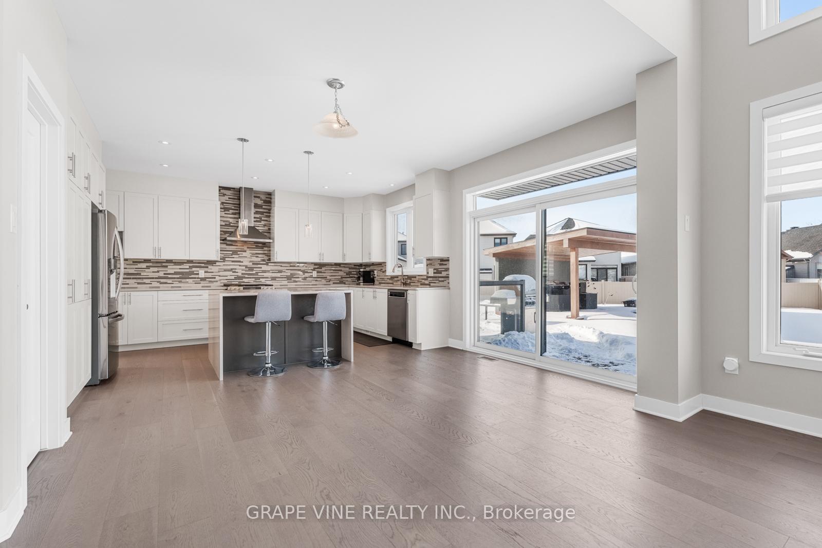 Photo 11 of 721 Carnelian Crescent, Ottawa, Riverside South/Gloucester Glen — HOMEH