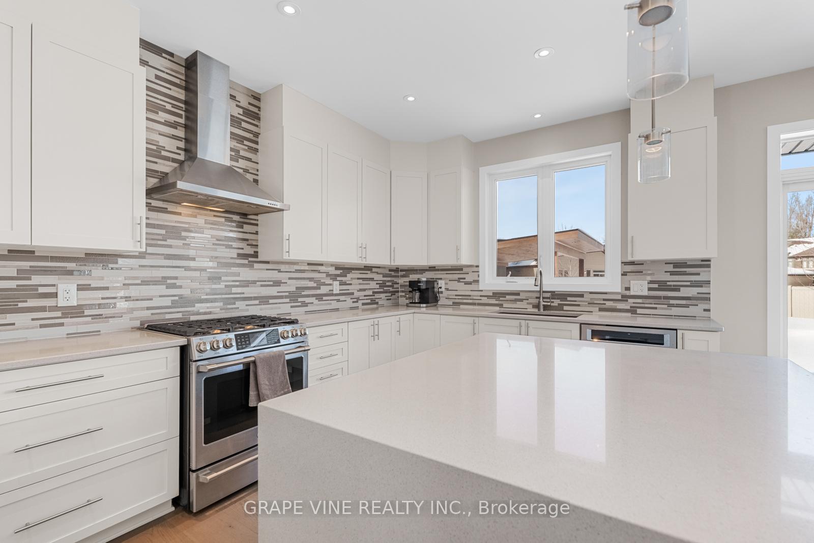 Photo 12 of 721 Carnelian Crescent, Ottawa, Riverside South/Gloucester Glen — HOMEH