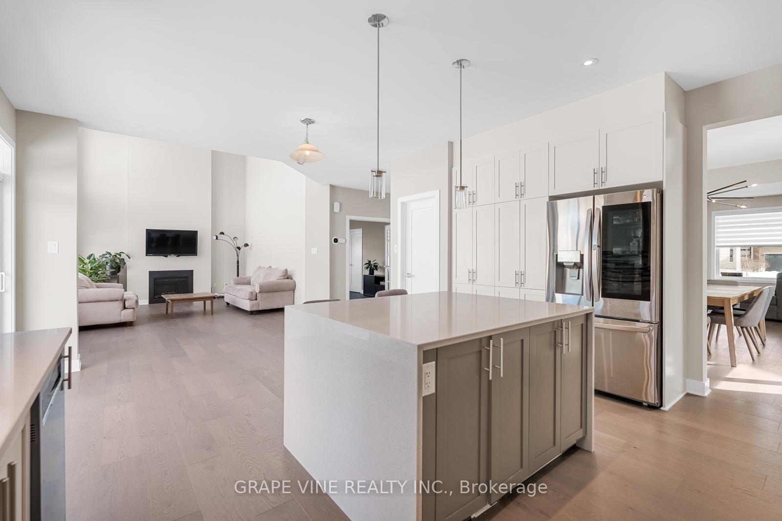 Photo 13 of 721 Carnelian Crescent, Ottawa, Riverside South/Gloucester Glen — HOMEH