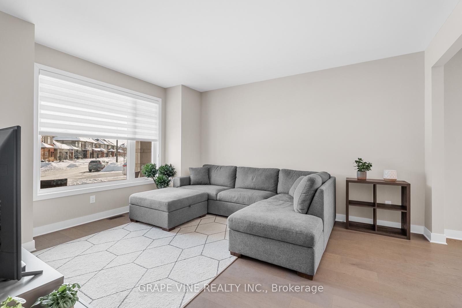 Photo 15 of 721 Carnelian Crescent, Ottawa, Riverside South/Gloucester Glen — HOMEH