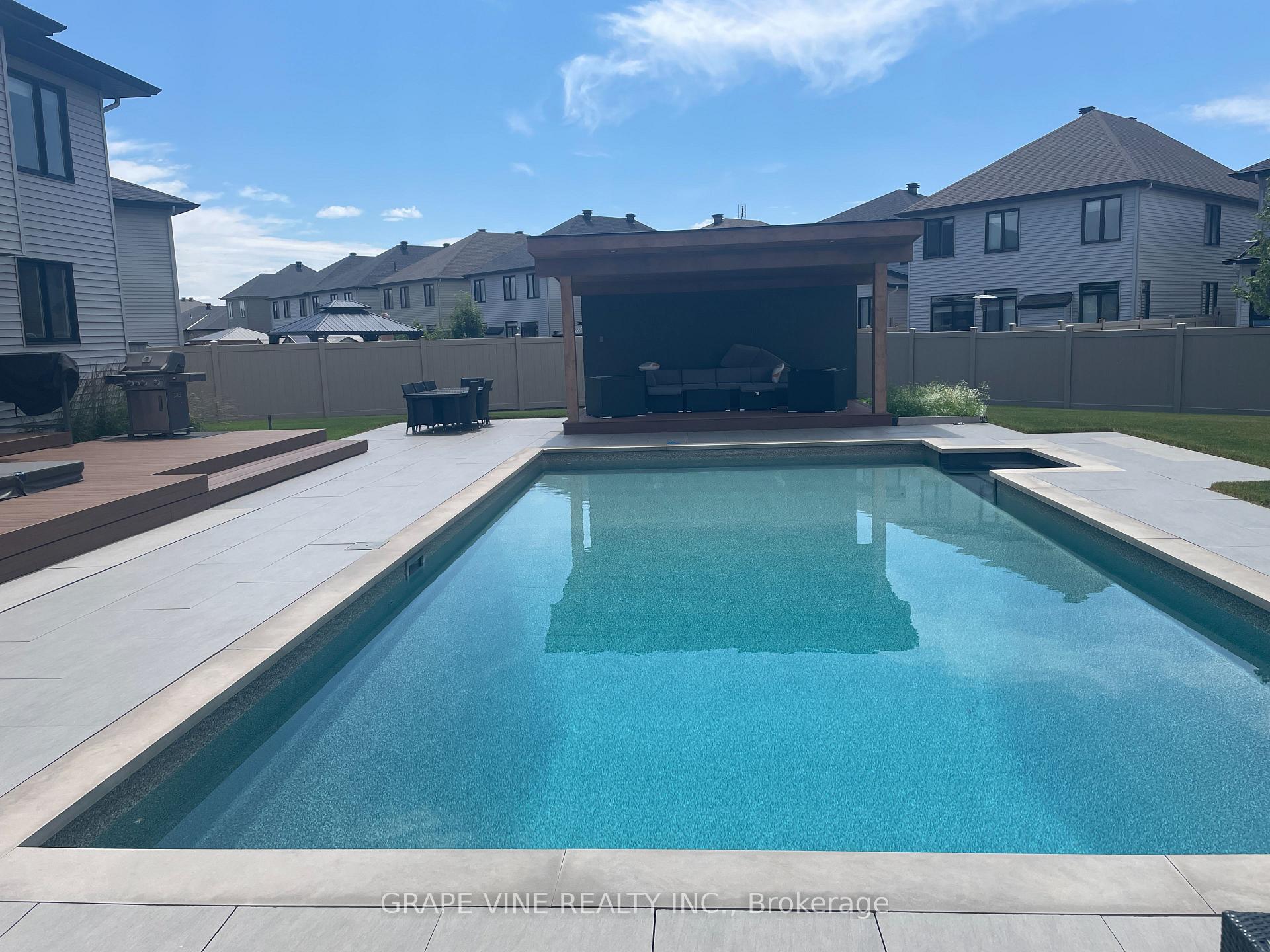 Photo 32 of 721 Carnelian Crescent, Ottawa, Riverside South/Gloucester Glen — HOMEH