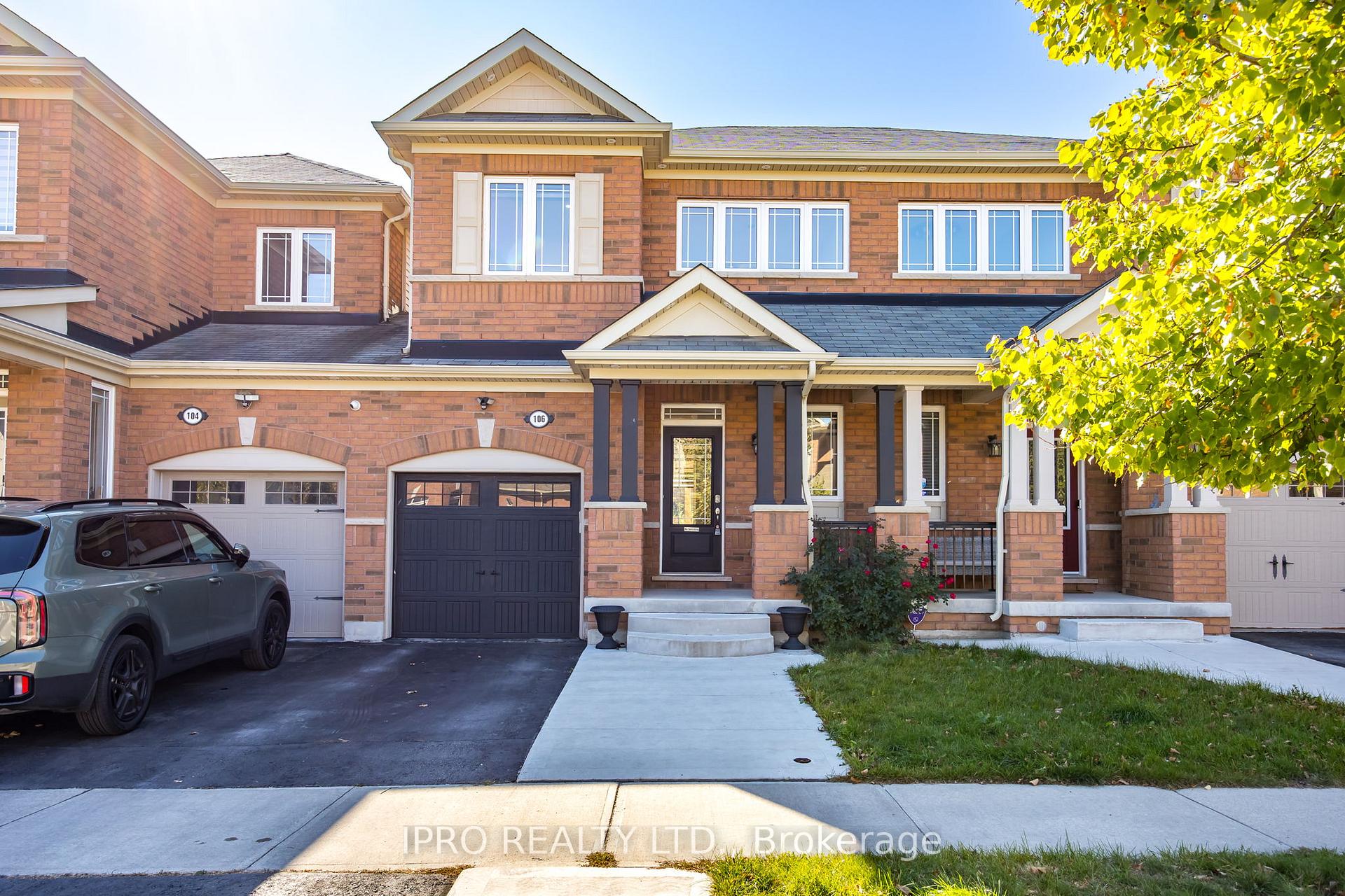 Front of 106 Kempenfelt Trail
