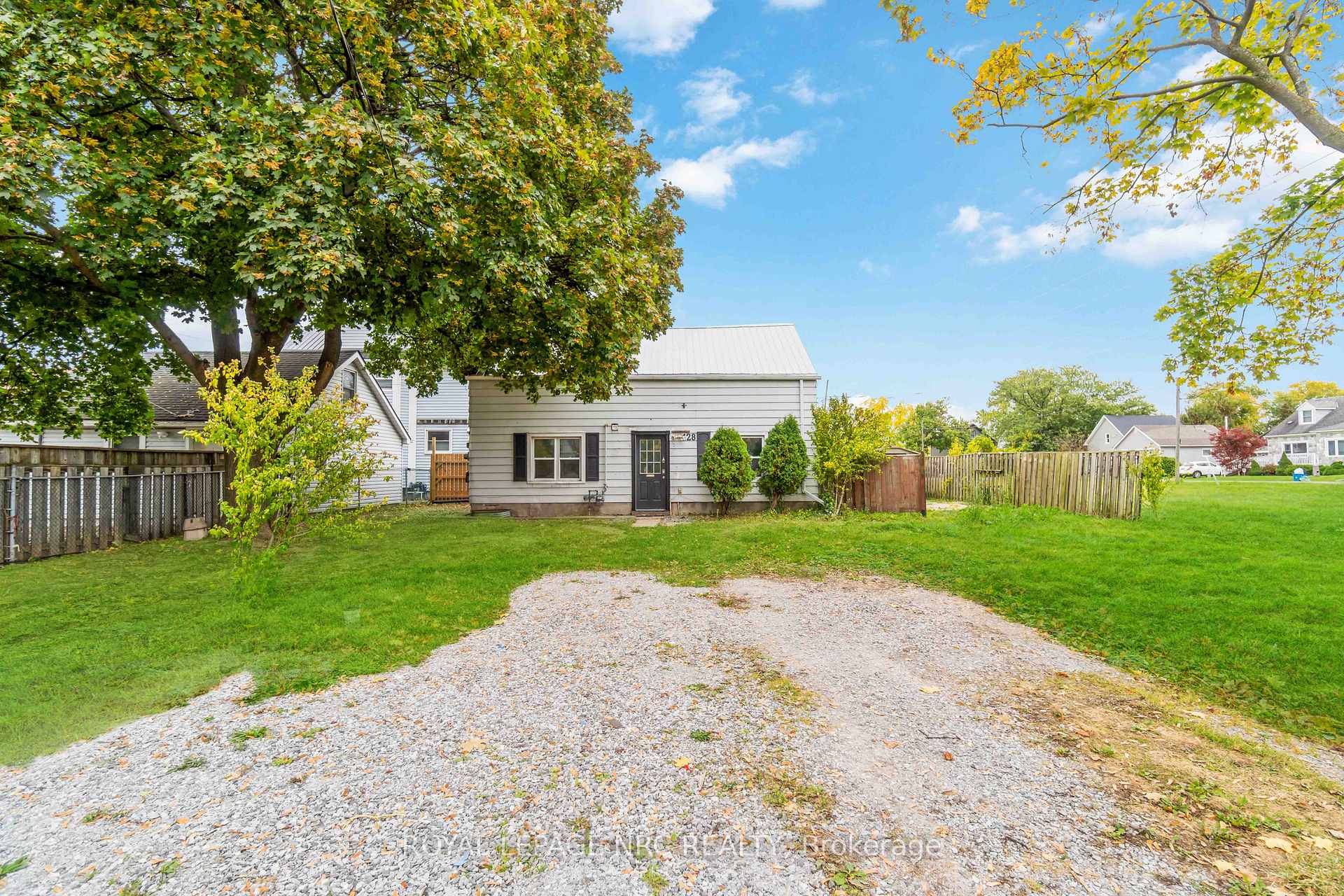 Photo 1 of 128 Martindale Road, St. Catharines, Grapeview — HOMEH