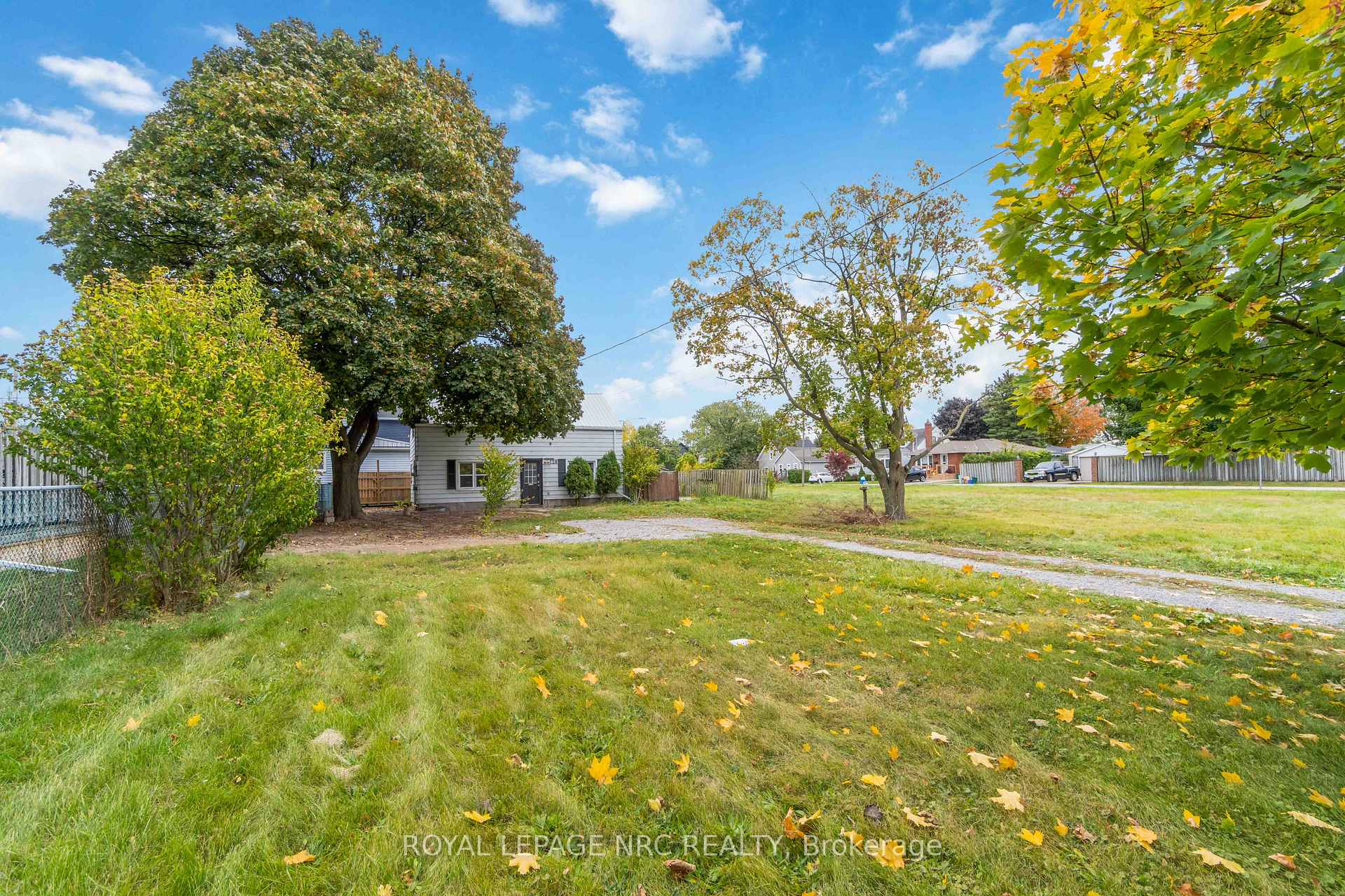 Photo 2 of 128 Martindale Road, St. Catharines, Grapeview — HOMEH