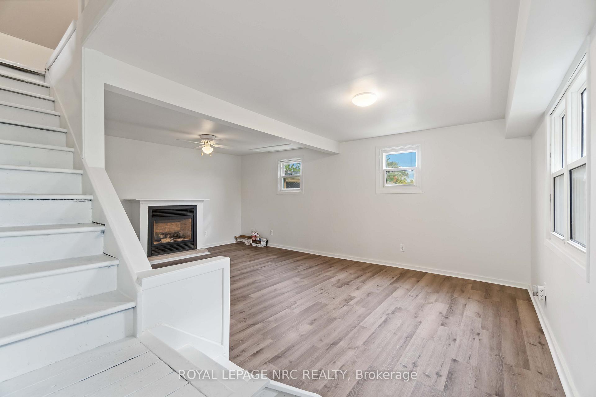 Photo 3 of 128 Martindale Road, St. Catharines, Grapeview — HOMEH