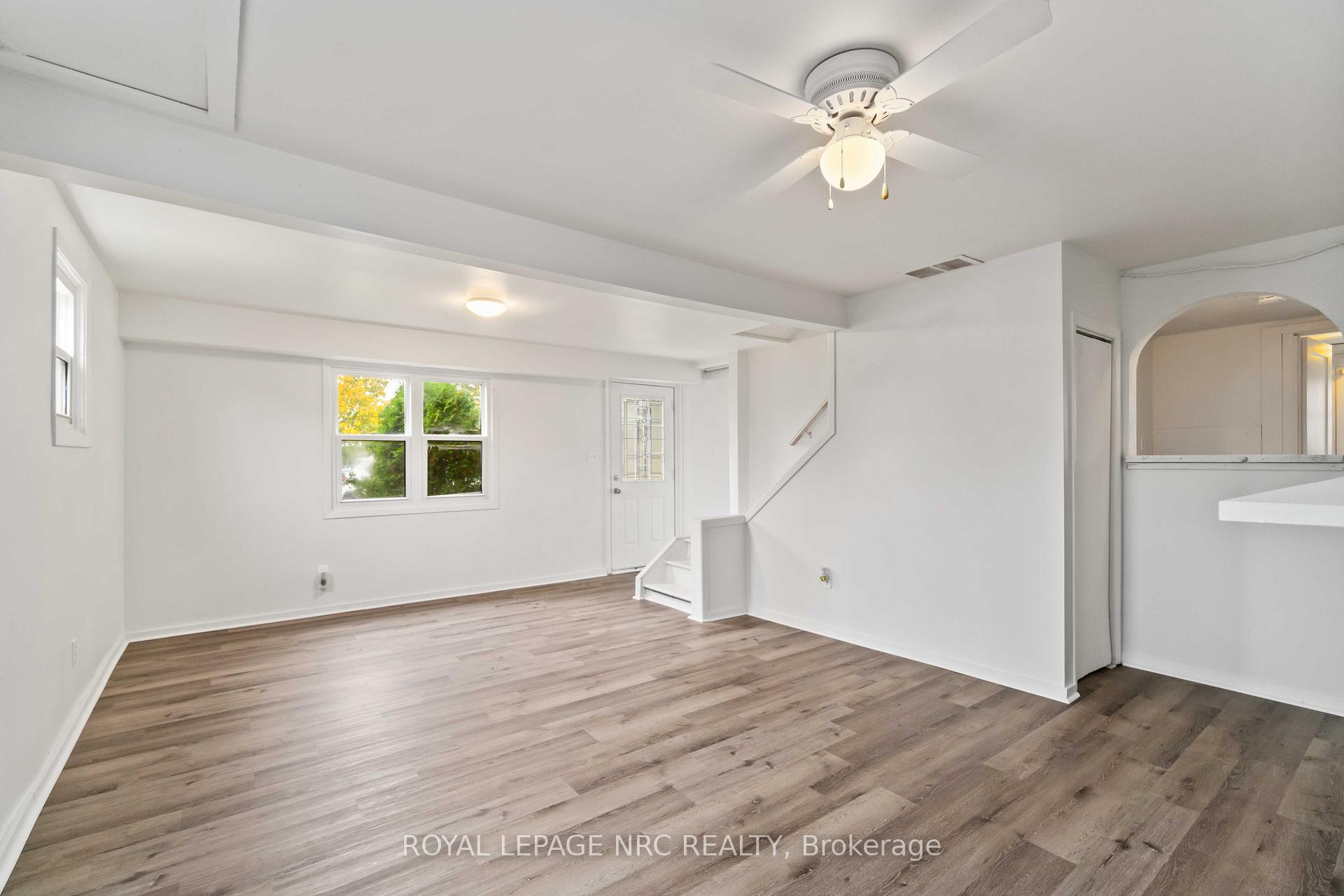 Photo 4 of 128 Martindale Road, St. Catharines, Grapeview — HOMEH