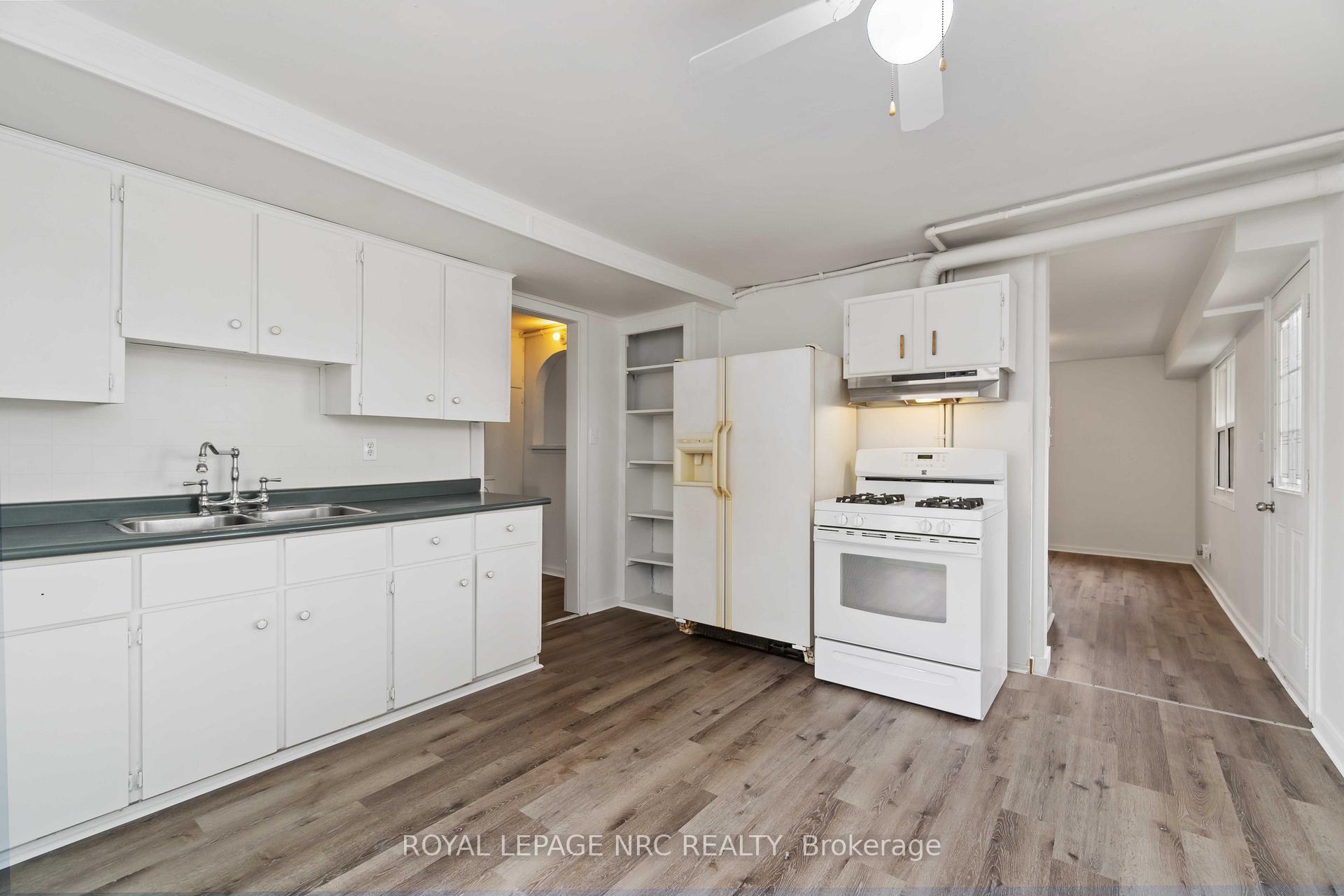 Photo 6 of 128 Martindale Road, St. Catharines, Grapeview — HOMEH